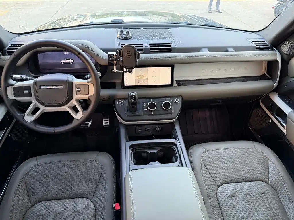 Land Rover Defender 2021 — фото 10