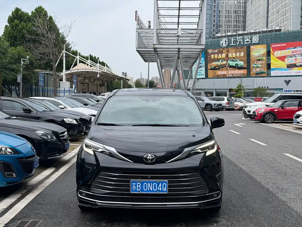 Toyota Sienna 2025