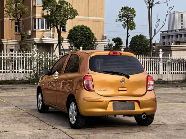 Nissan March 2015