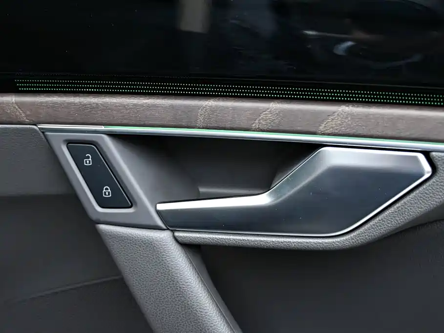 Volkswagen Touareg 2021 — фото 29
