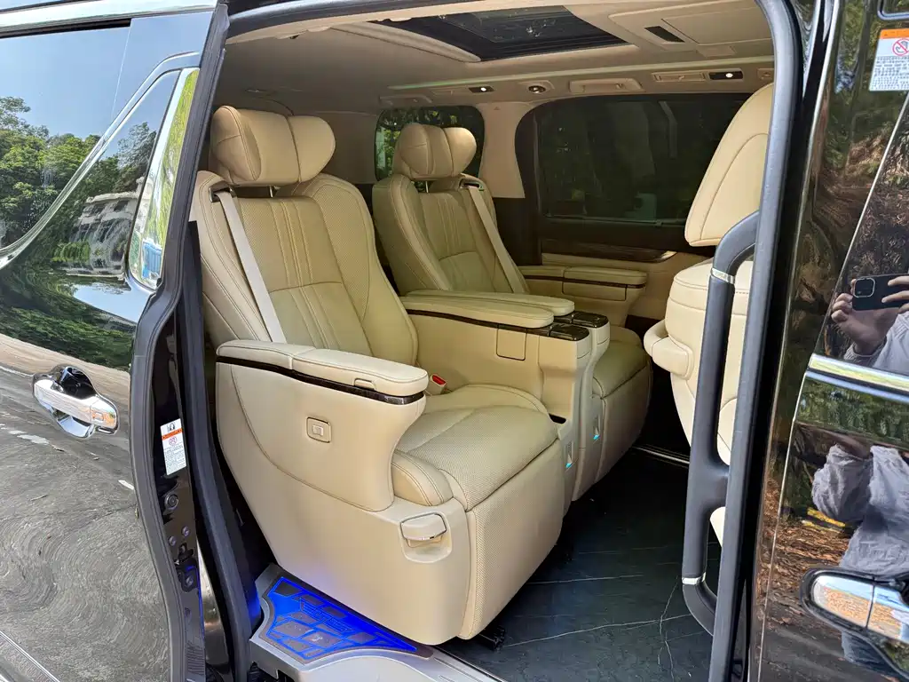 Toyota Alphard 2021 — фото 15
