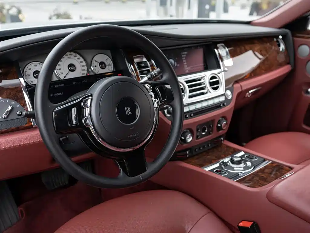 Rolls-Royce Ghost 2013 — фото 11