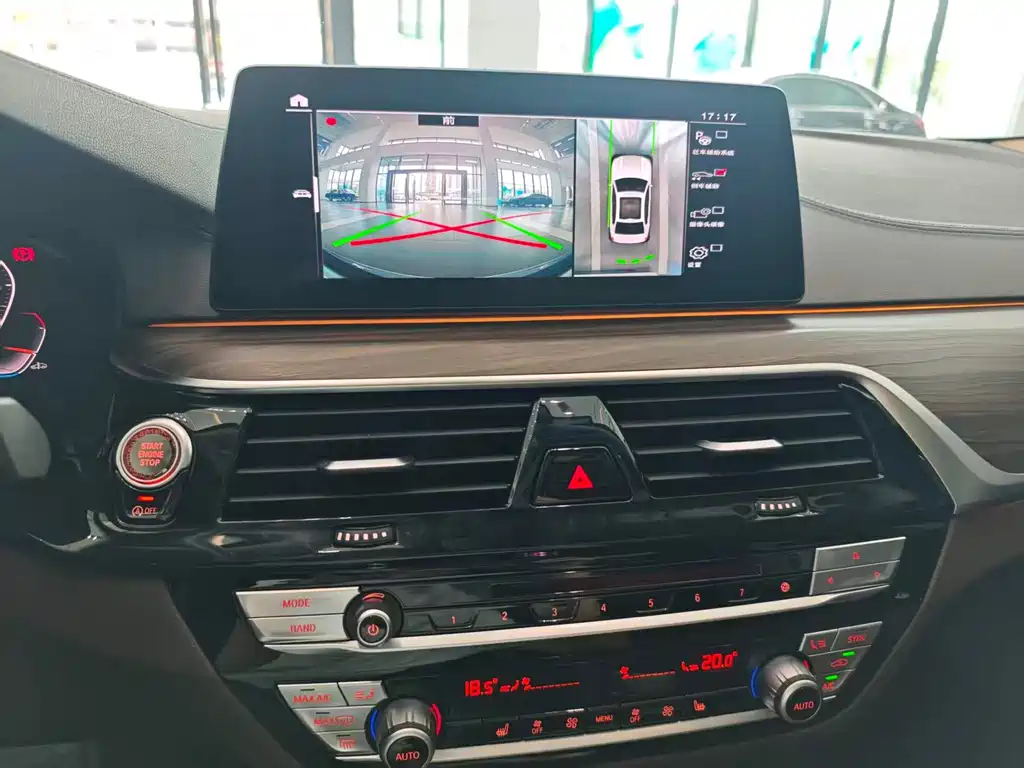 BMW 5 Series 2018 — фото 10