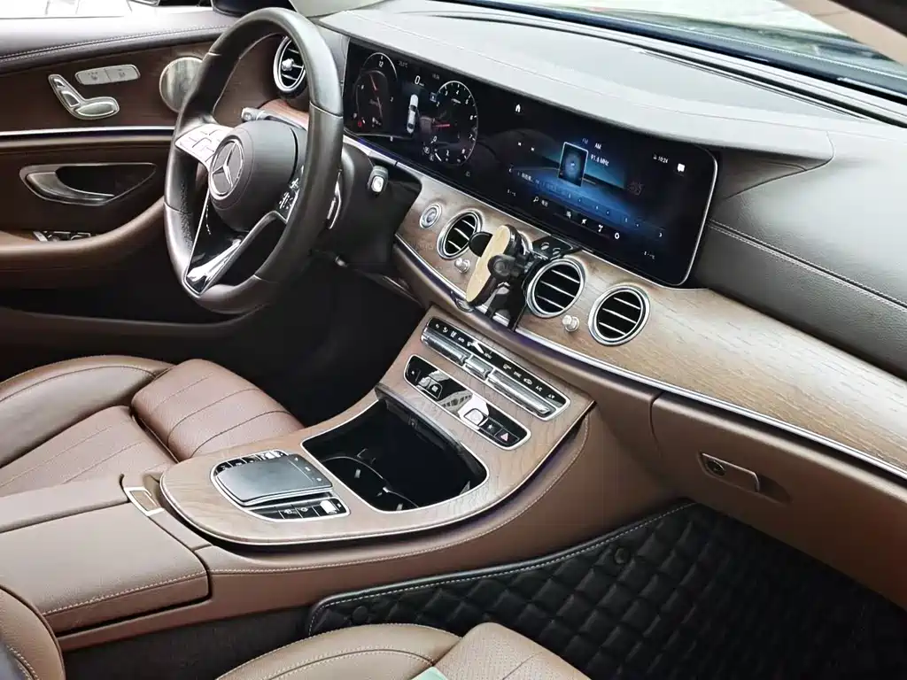 Mercedes-Benz E-Class 2022 — фото 4