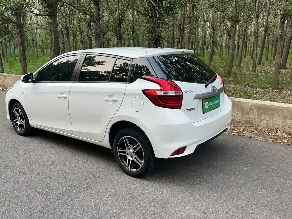 Toyota Yaris L 2016 — фото 12