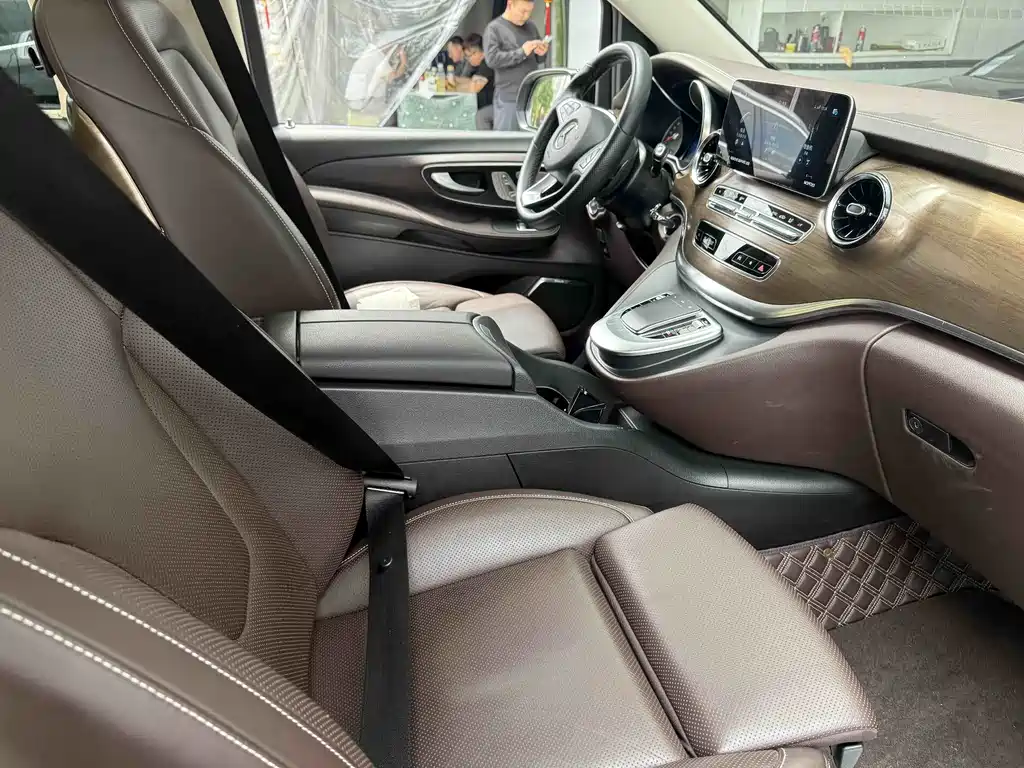 Mercedes-Benz V-Class 2023 — фото 12