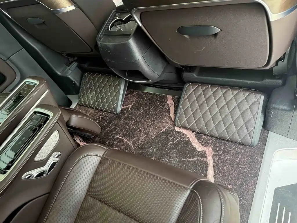 Mercedes-Benz V-Class 2023 — фото 14