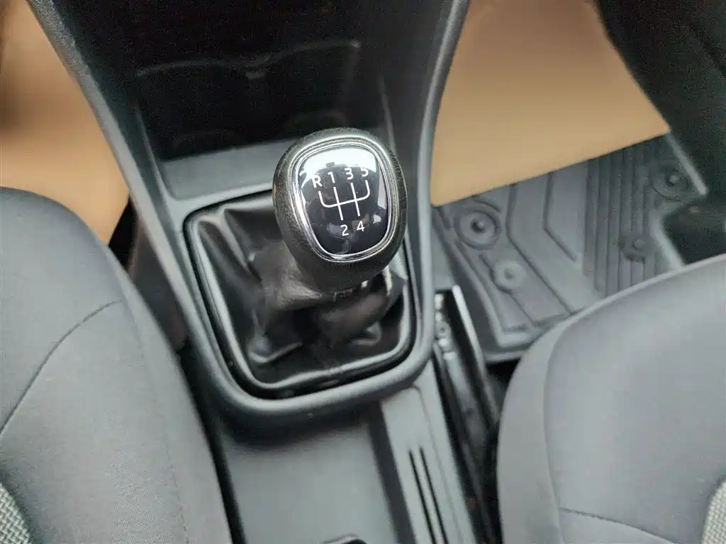 Skoda Rapid Spaceback 2016 — фото 16