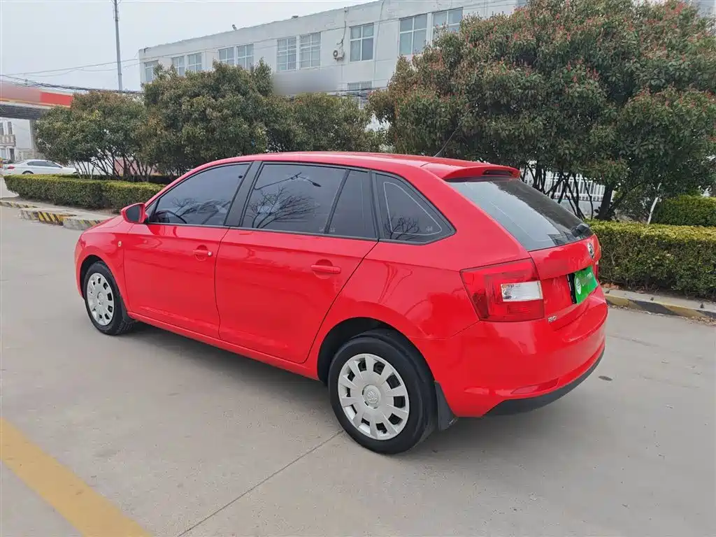 Skoda Rapid Spaceback 2016 — фото 15
