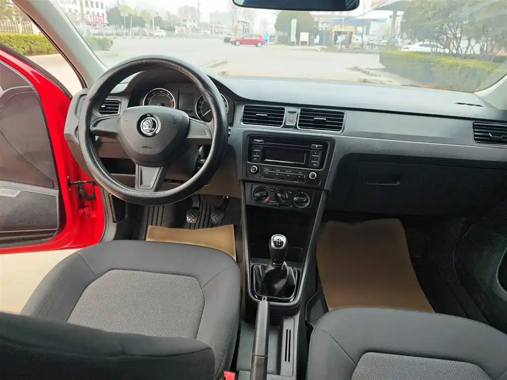 Skoda Rapid Spaceback 2016 — фото 24