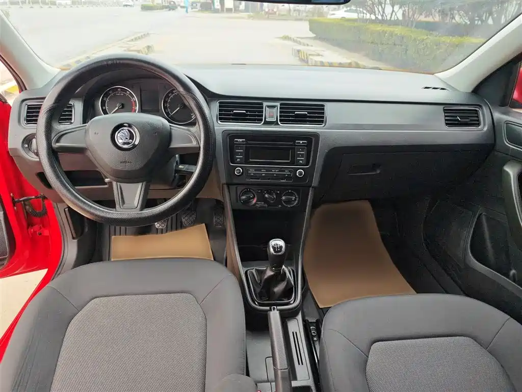 Skoda Rapid Spaceback 2016 — фото 10