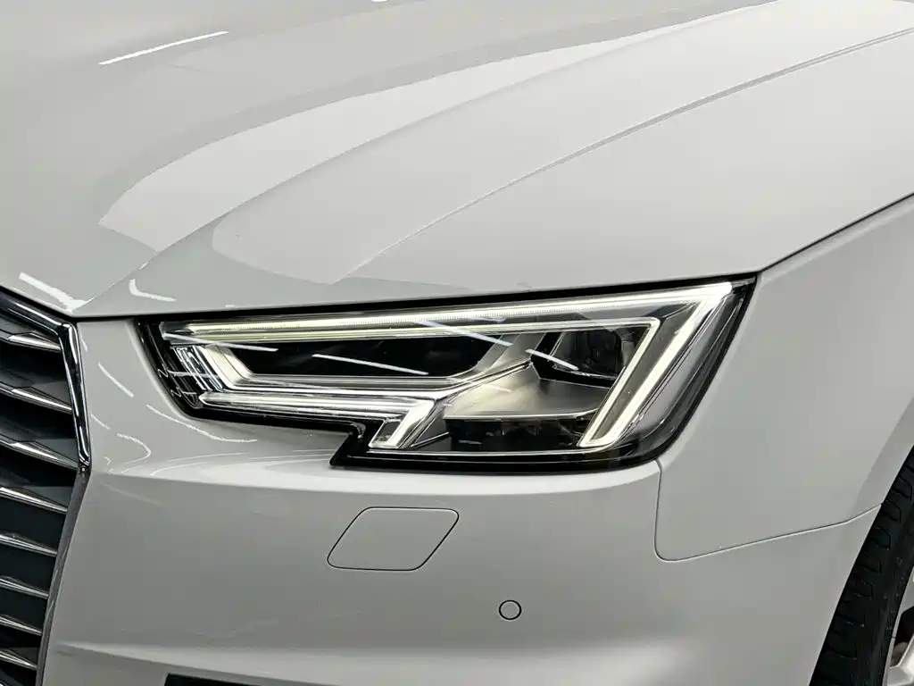 Audi A4L 2018 — фото 9