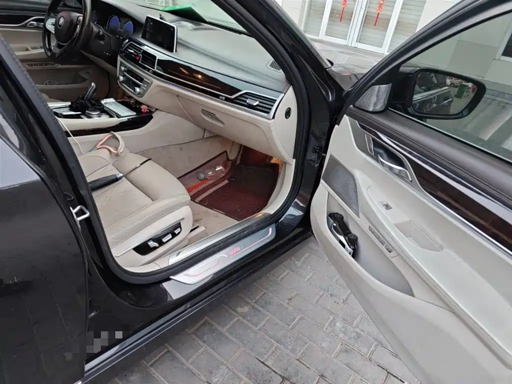 BMW 7 Series 2017 — фото 19