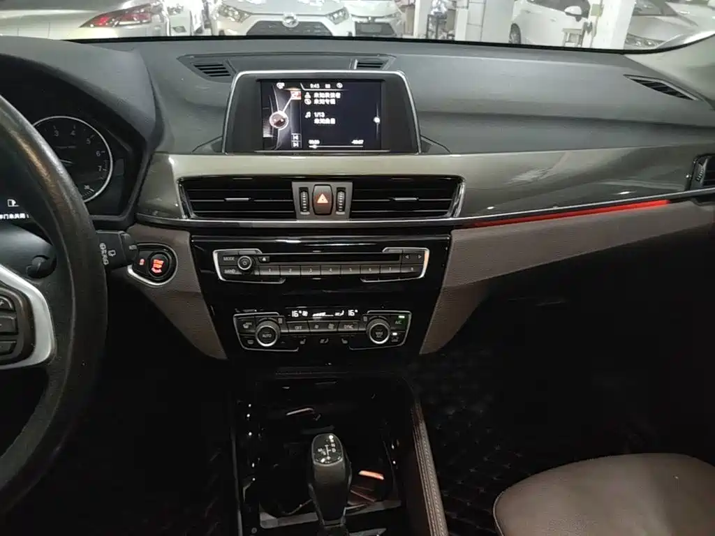 BMW X1 2017 — фото 12