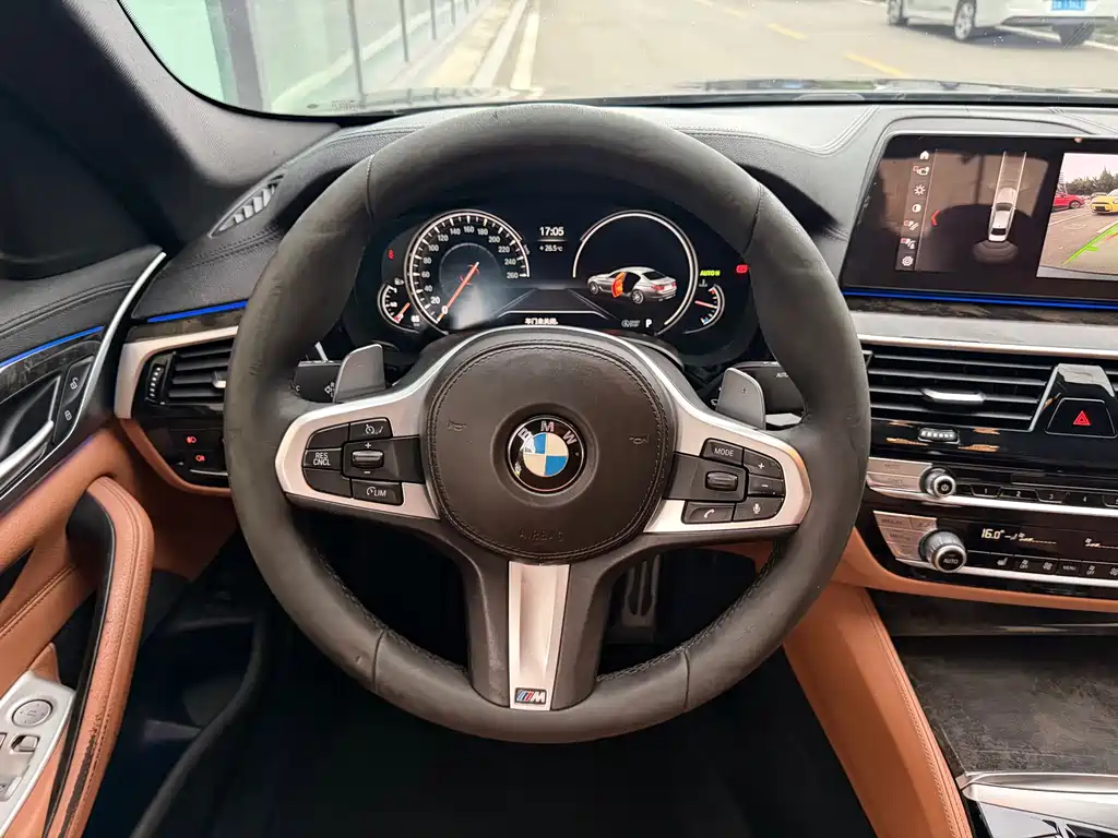 BMW 5 Series 2018 — фото 14