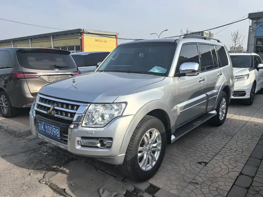 Mitsubishi Pajero 2018