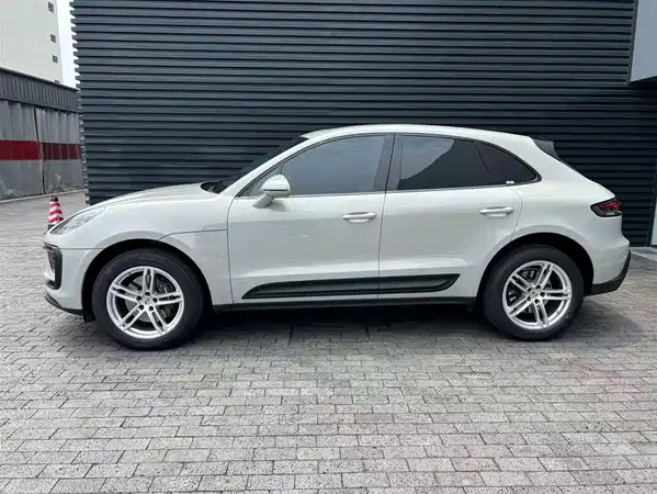Porsche Macan 2025