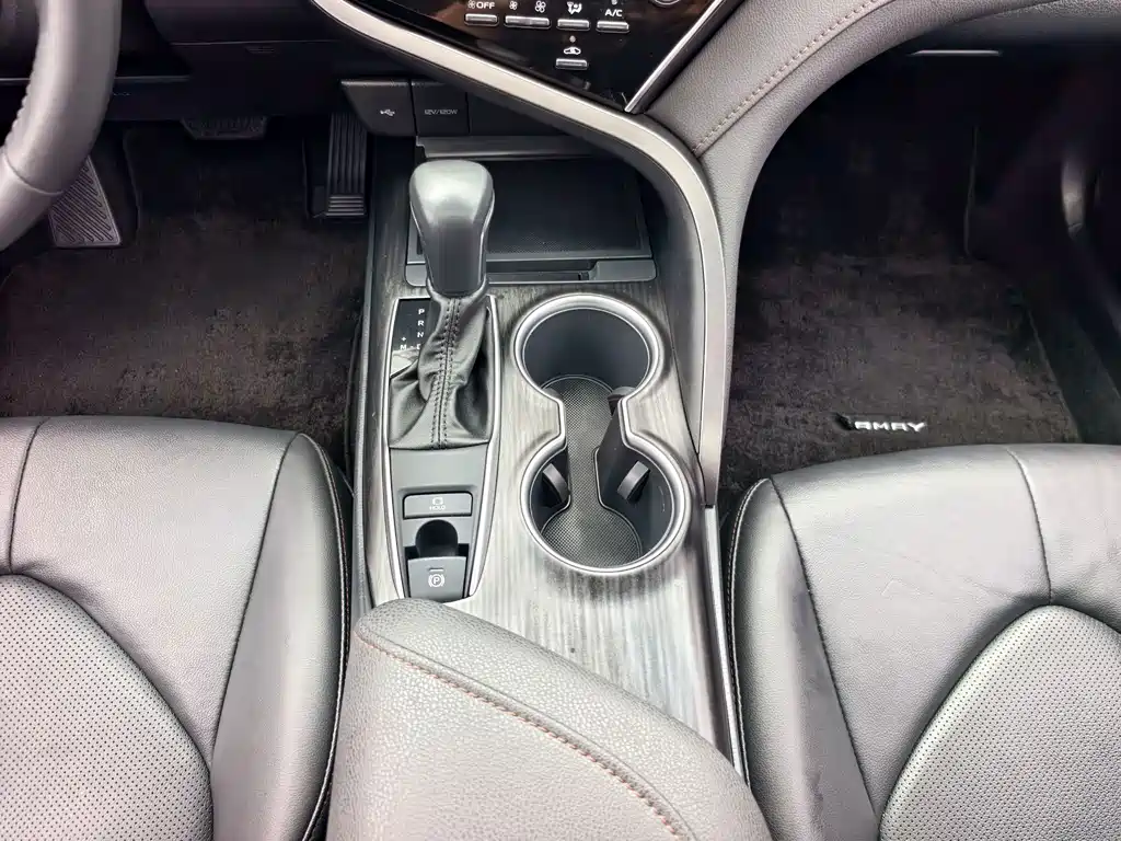 Toyota Camry 2022 — фото 9