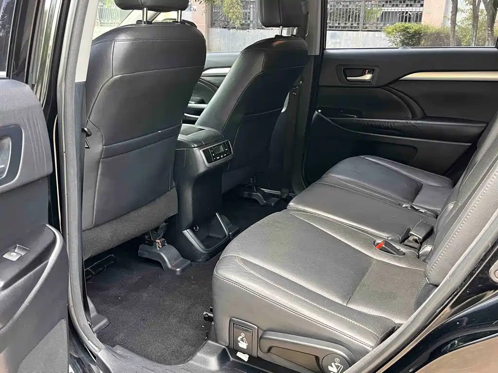 Toyota Highlander 2017 — фото 10