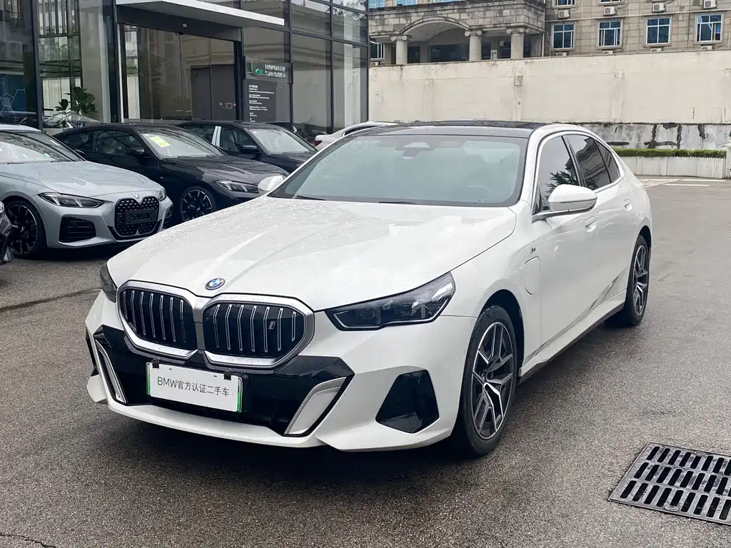 BMW i5 2024 — фото 1