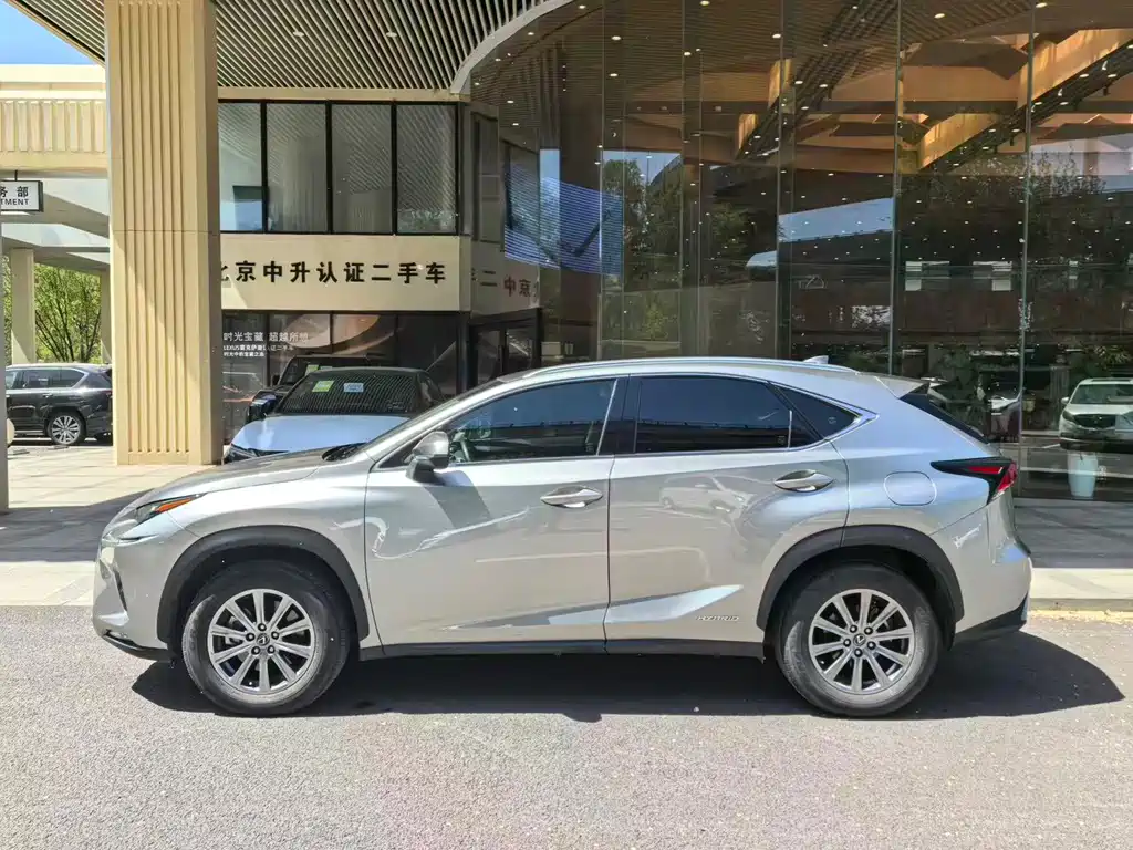 Lexus NX 2021