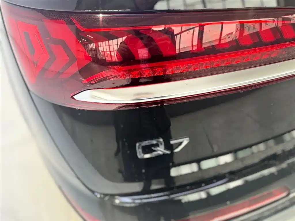 Audi Q7 2023 — фото 18