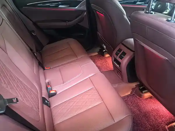 BMW iX3 2025
