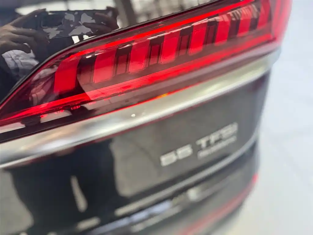 Audi Q7 2023 — фото 13