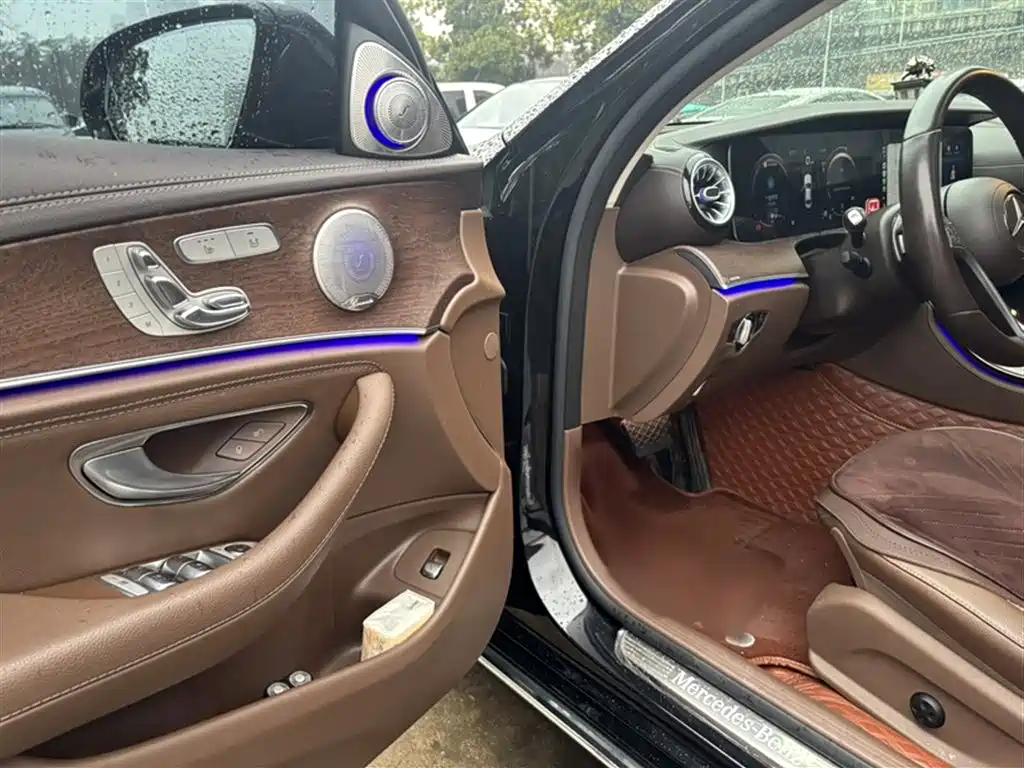 Mercedes-Benz E-Class 2023 — фото 12