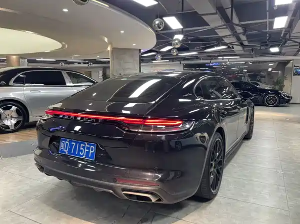 Porsche Panamera 2023