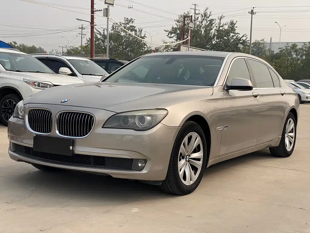 BMW 7 Series 2011 — фото 1