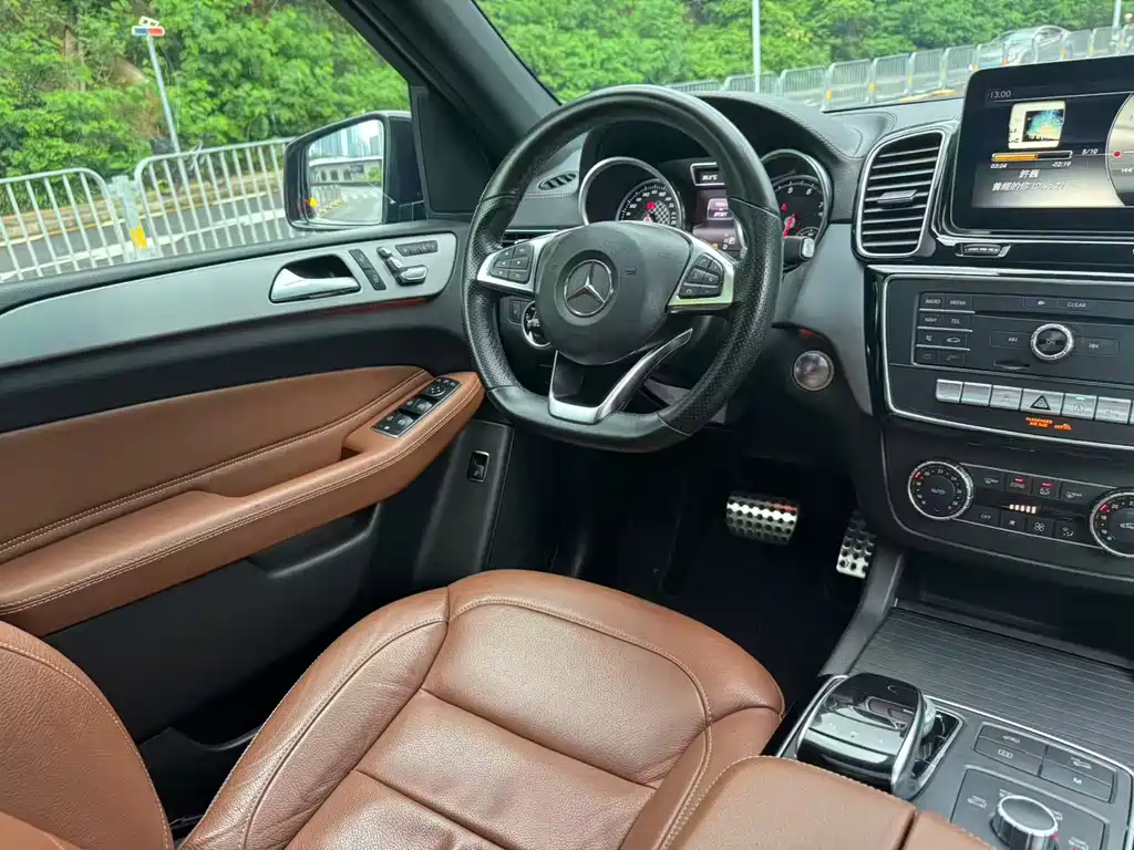 Mercedes-Benz GLE 2017 — фото 16
