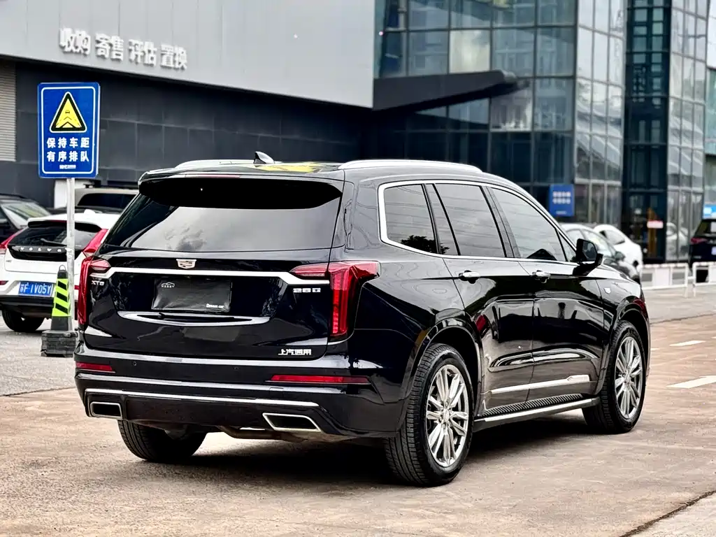Cadillac XT6 2022 — фото 12