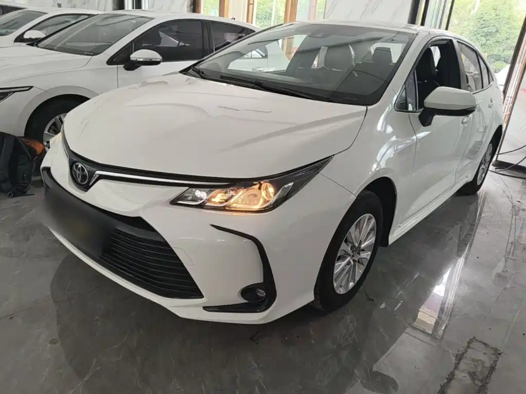 Toyota Corolla 2023 — фото 2
