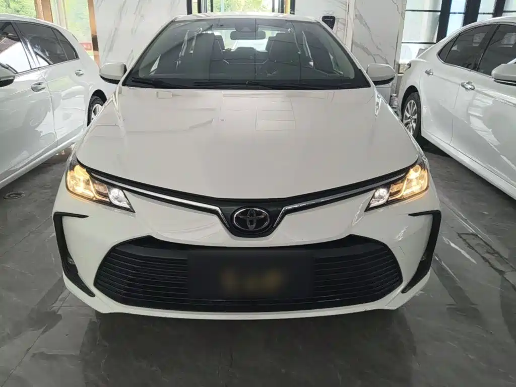 Toyota Corolla 2023 — фото 3