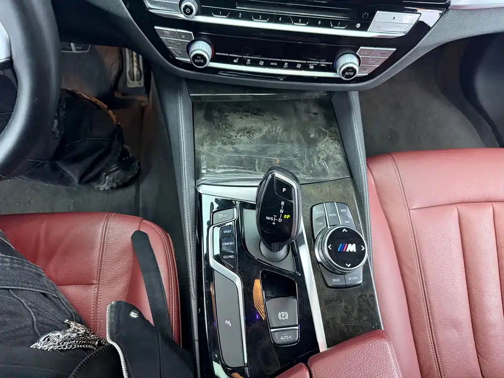 BMW 5 Series 2018 — фото 9