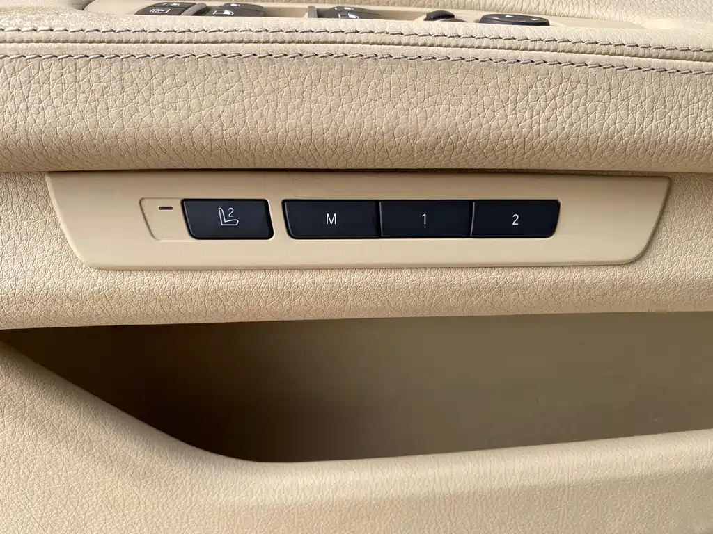BMW 7 Series 2011 — фото 15