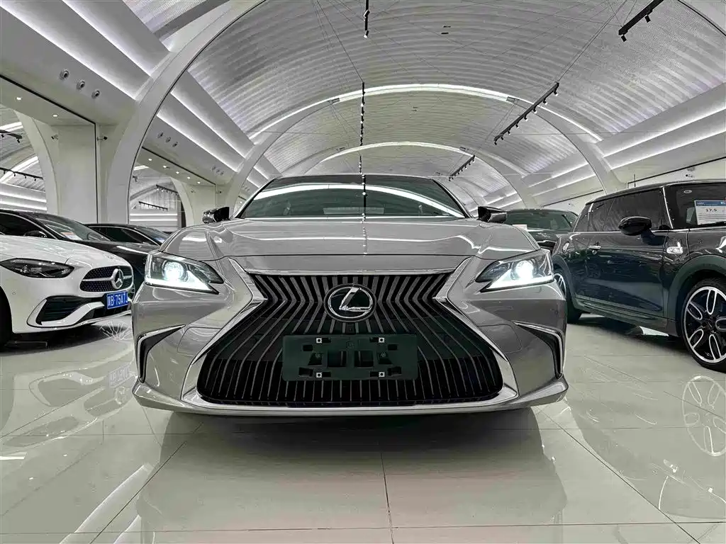 Lexus ES 2021