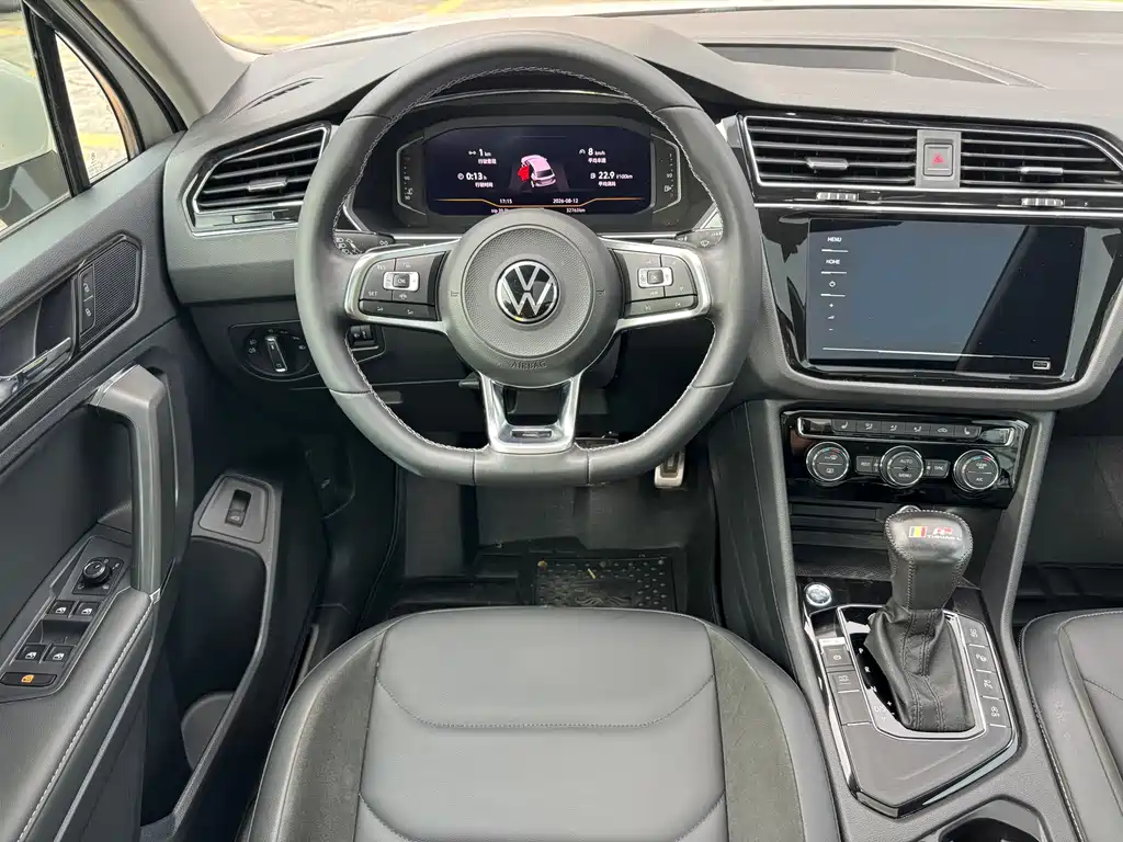 Volkswagen Tiguan L 2021 — фото 11