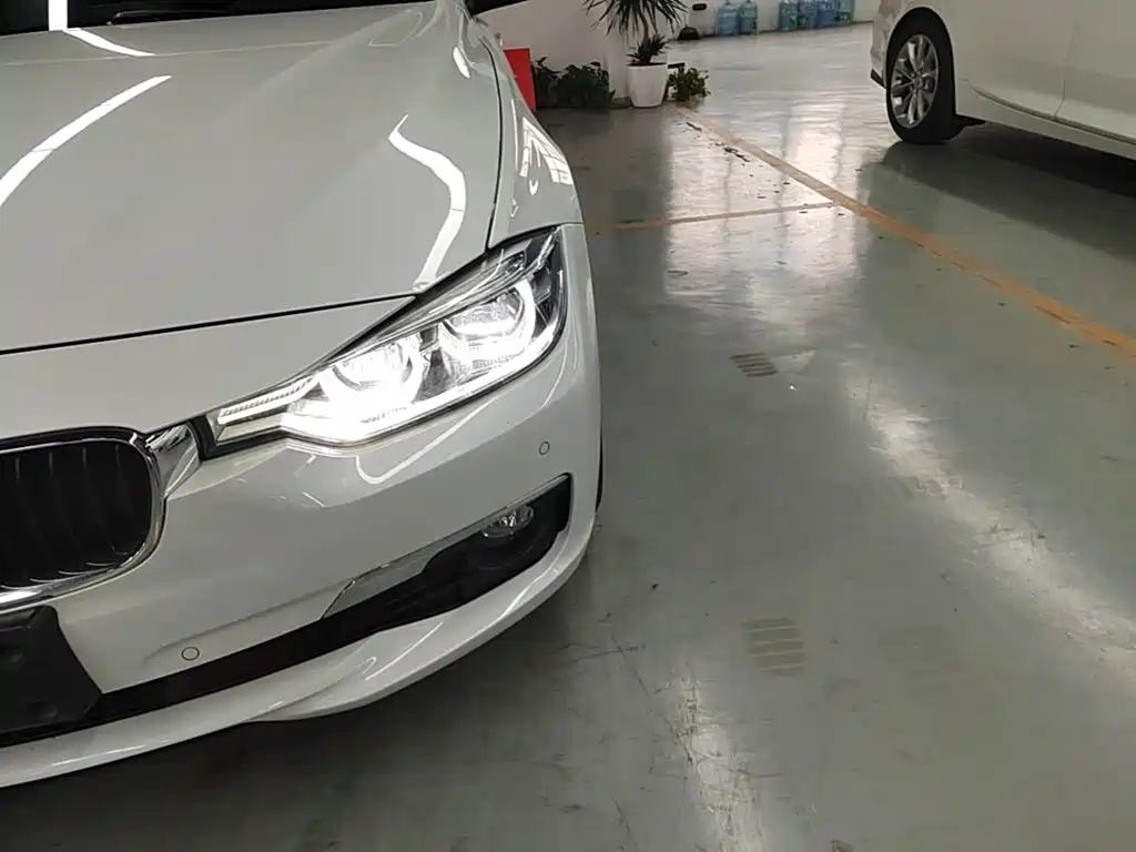 BMW 3 Series 2017 — фото 24