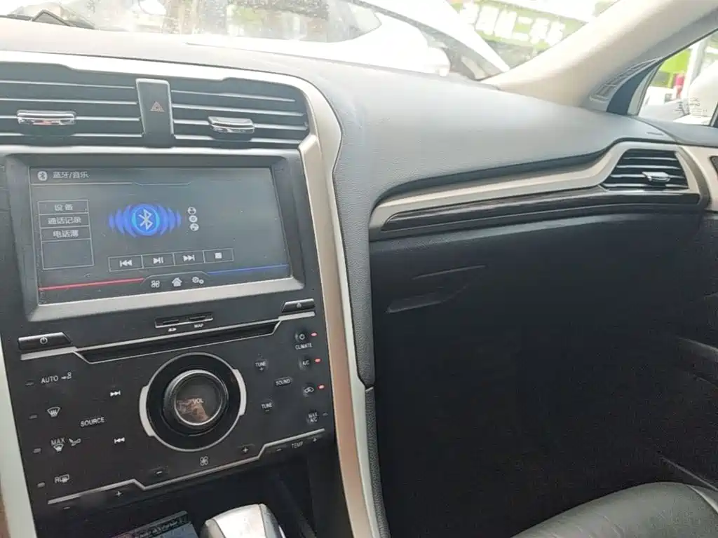 Ford Mondeo 2014 — фото 10