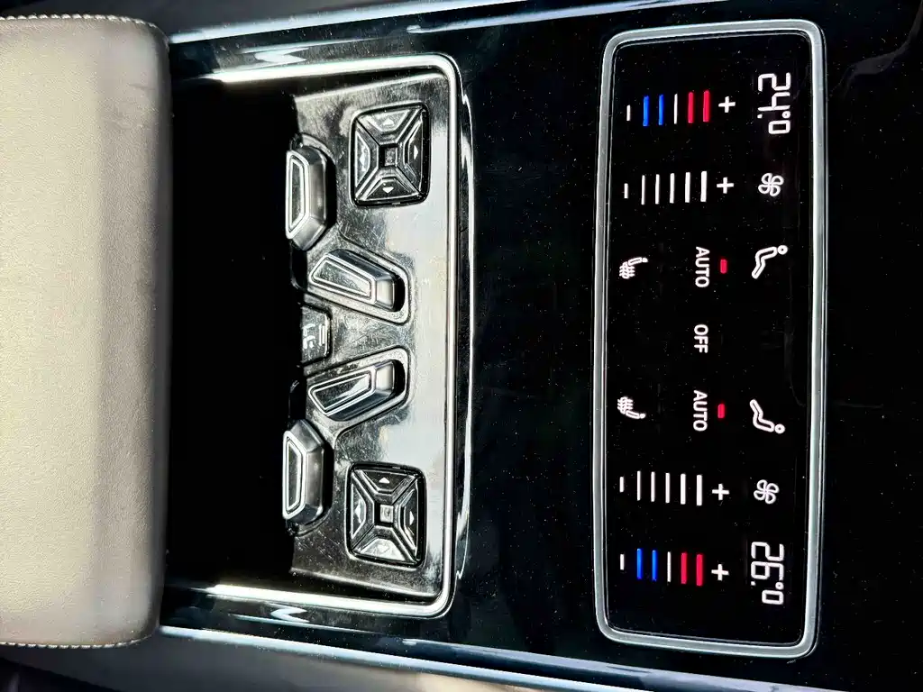 Audi A8 2023 — фото 14