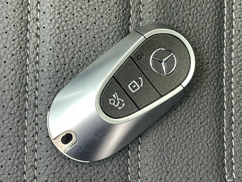 Mercedes-Benz C-Class 2024 — фото 15