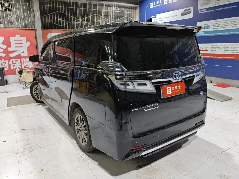 Toyota Vellfire 2022 — фото 8