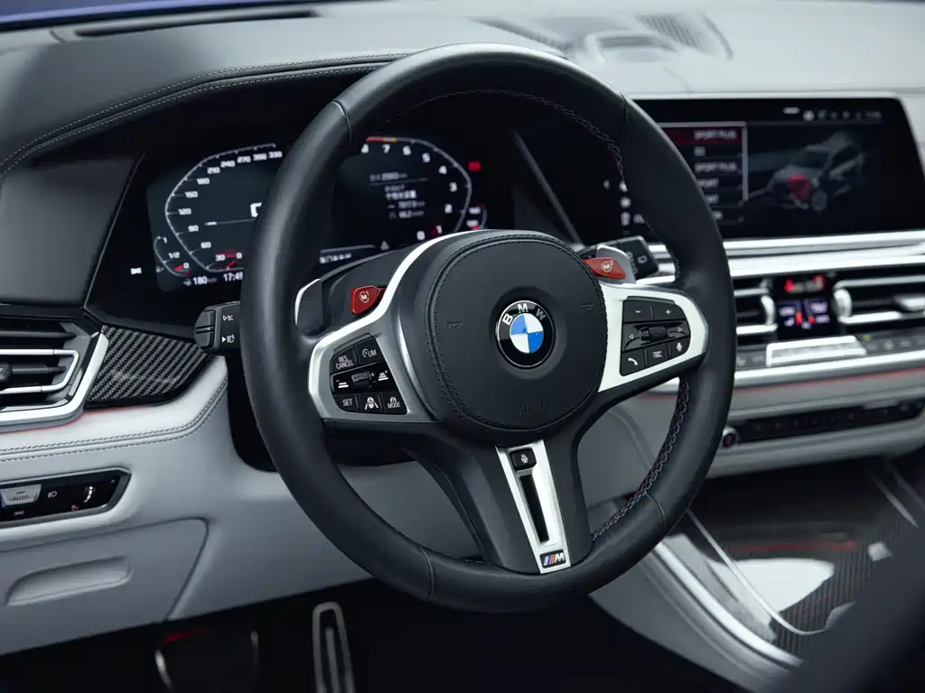 BMW X5 M 2021 — фото 17