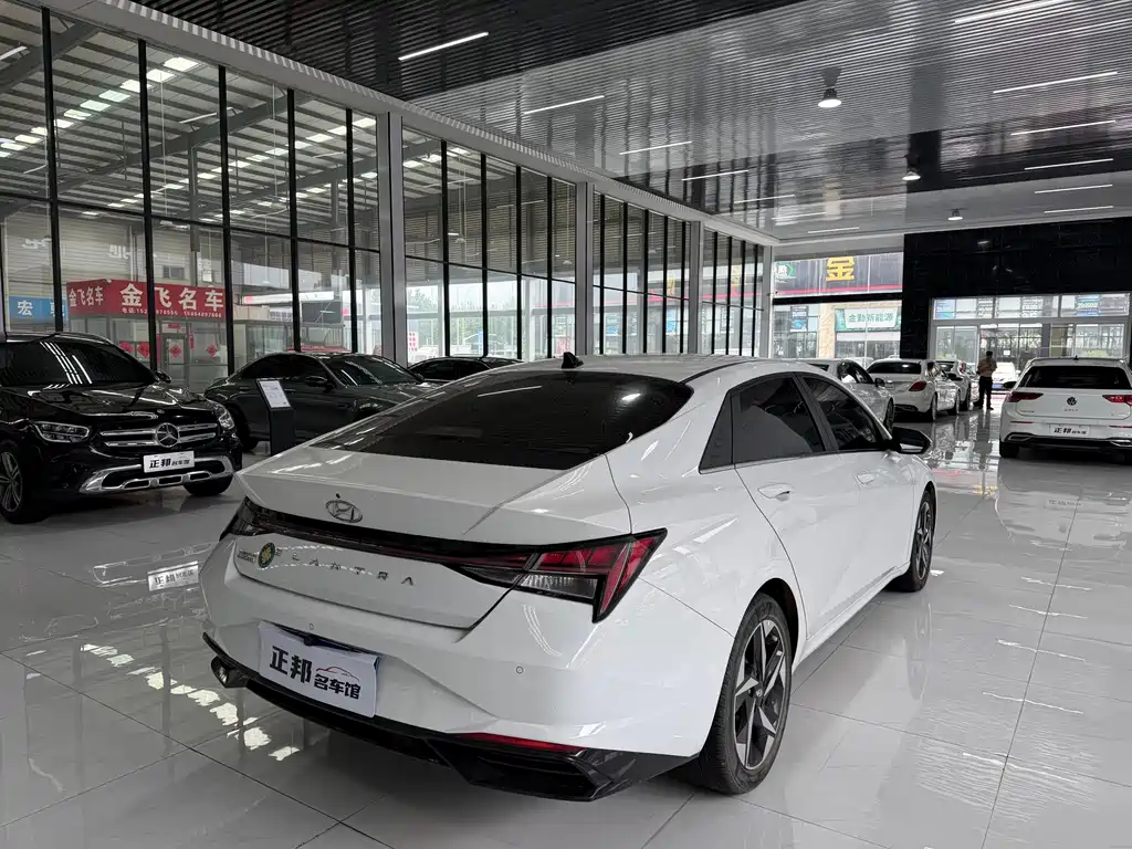 Hyundai Elantra 2022