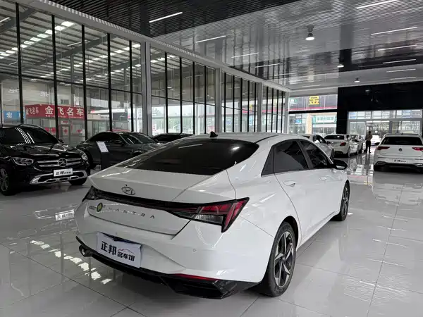 Hyundai Elantra 2022