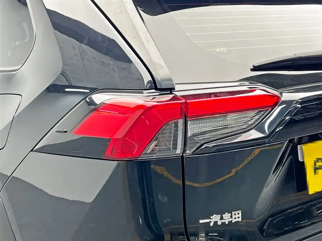 Toyota RAV4 2021 — фото 10
