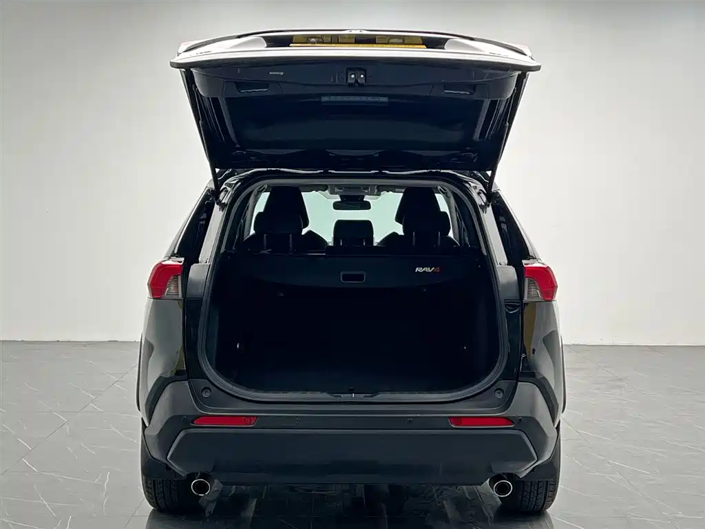 Toyota RAV4 2021 — фото 11