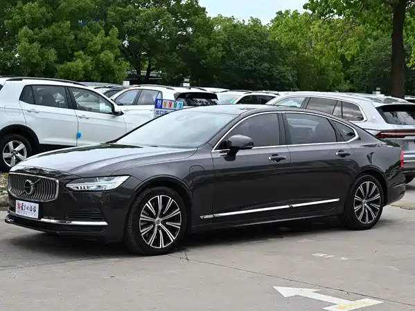 Volvo S90 Plug-In Hybrid 2021